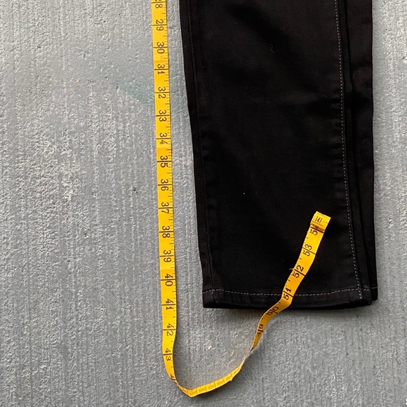 Black Levi jeans - Picture 4 of 9